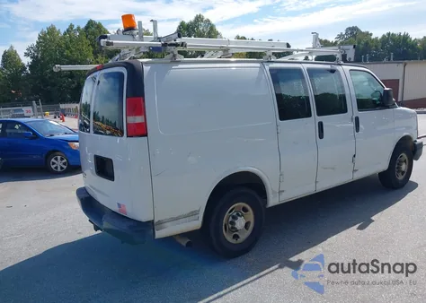 2016 Chevrolet Express 2500 Work Van z USA, uszkodzony, nr VIN 1GCWGAFF8G1333073